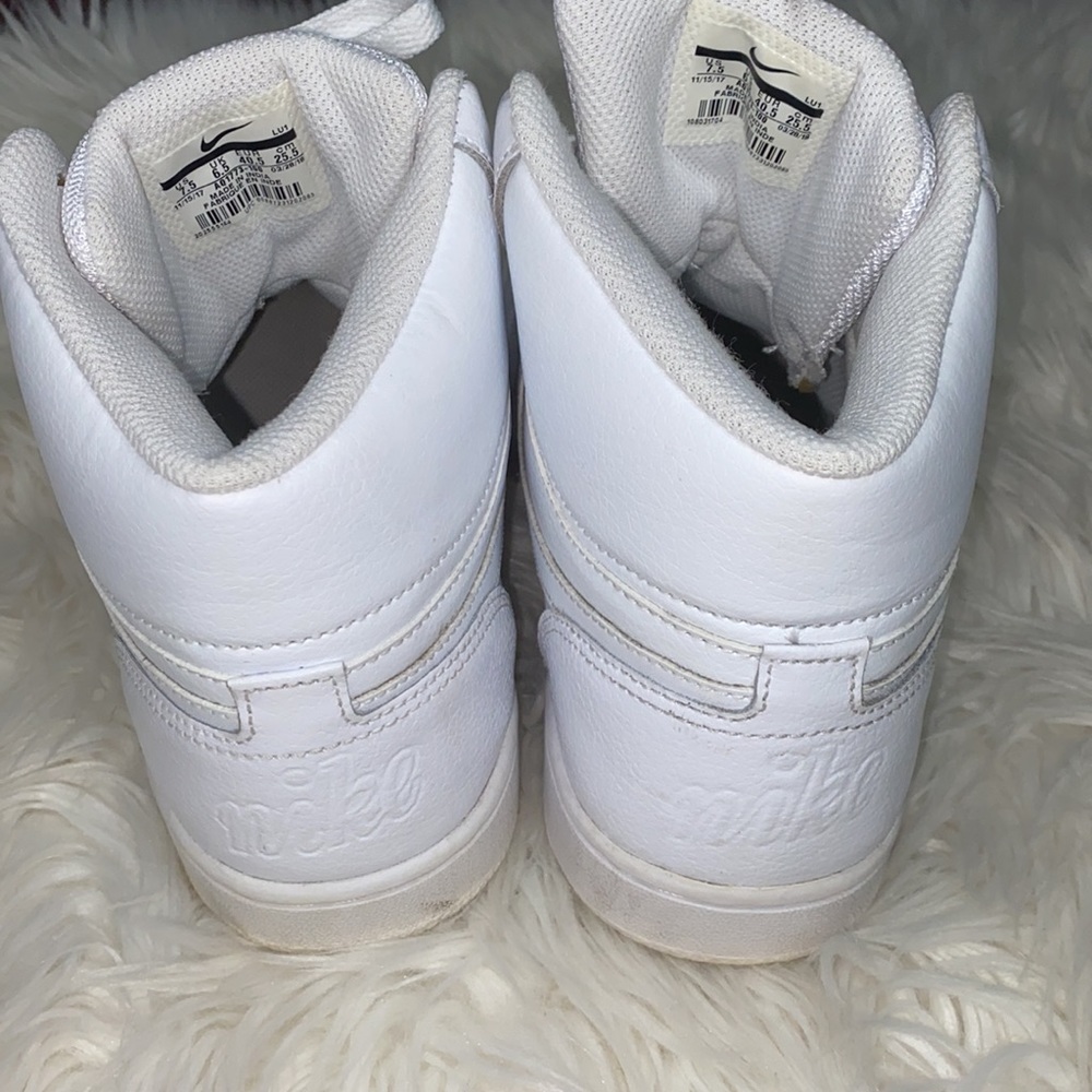 Nike Women's Basketball Shoes Sz 7.5 - Picture 6 of 9